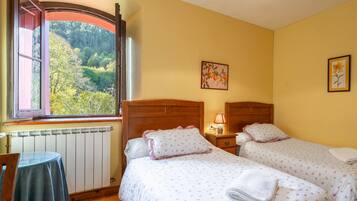 2 habitaciones, tabla de planchar con plancha, wifi y ropa de cama