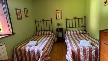 2 slaapkamers, een strijkplank/strijkijzer, wifi, beddengoed