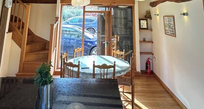 Charming barn in the centre of Hartfield, home village of Winnie the Pooh!