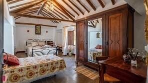 4 Schlafzimmer, Bügeleisen/Bügelbrett, WLAN, Bettwäsche