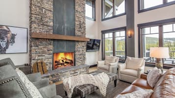 智能電視、壁爐、音響