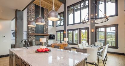 Ski-in/Ski-out Home with Private Hot Tub, Mtn Views and Fireplace!