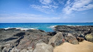 Pantai di sekitar
