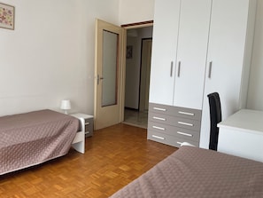 2 bedrooms, iron/ironing board, free WiFi, bed sheets - La Casa Nel Verde - Two Bedroom Apartment, Sleeps 4 (Mede)