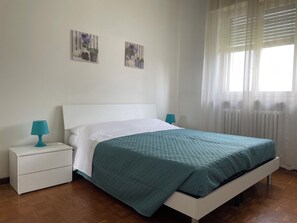 Fer et planche à repasser, Wi-Fi gratuit, draps fournis