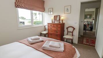 4 bilik tidur, dihias secara berasingan