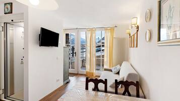 Télévision, table de tennis de table