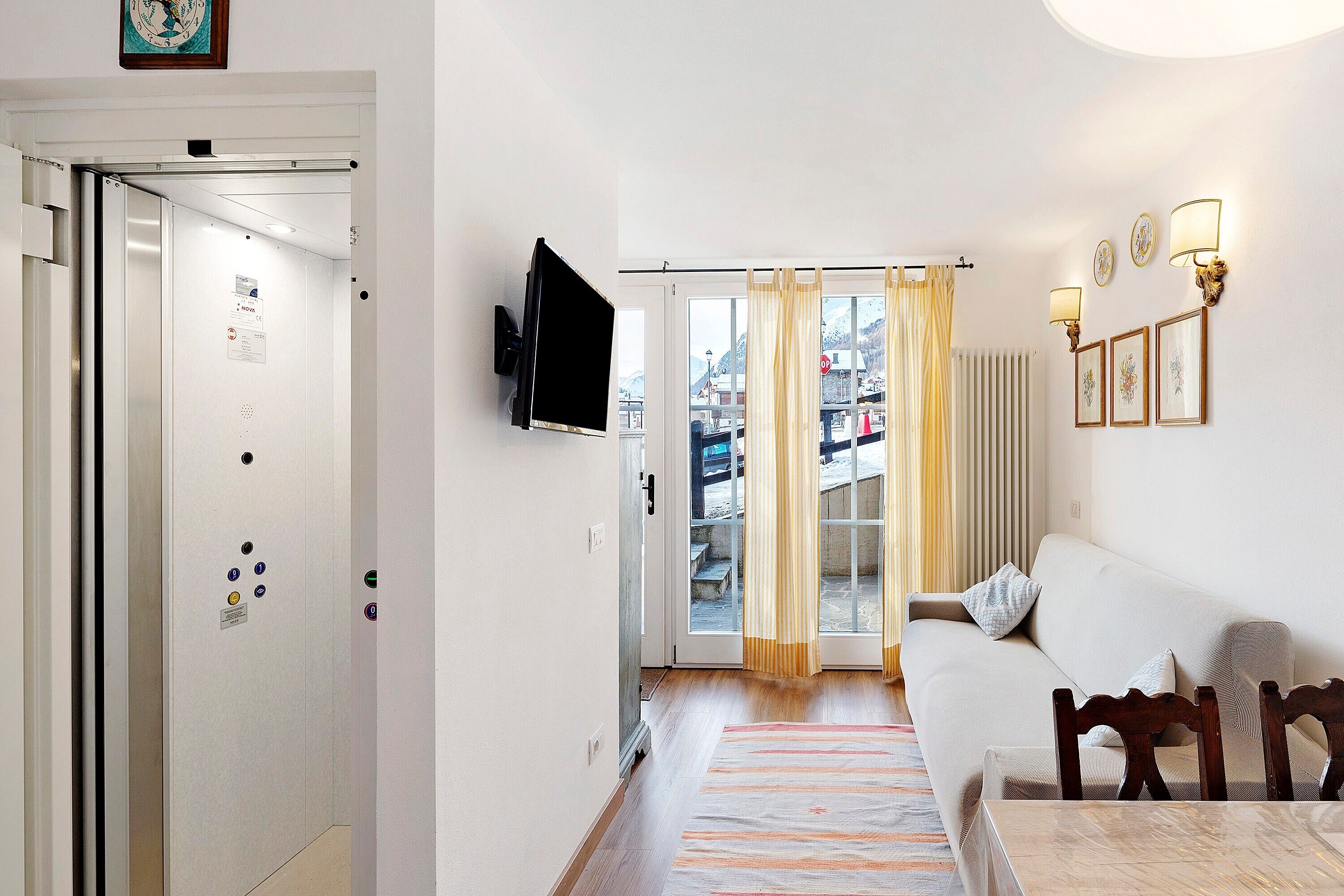 Fernseher, Tischtennisplatte