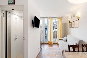 Fernseher, Tischtennisplatte