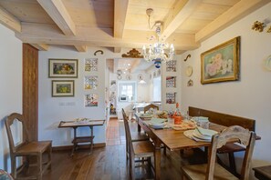 Dining - Apartment 'Antico Chalet' with Mountain View, Shared Garden and Wi-Fi (Livigno)