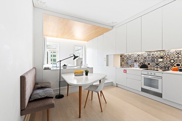 Refrigerador, microondas, horno y lavavajillas 