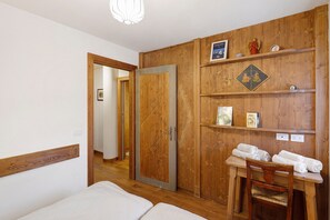 WiFi, bed sheets - Apartment 'Chalet San Valentino' with Mountain View, Shared Garden and Wi-Fi (Livigno)