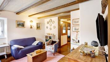 Fernseher, Tischtennisplatte