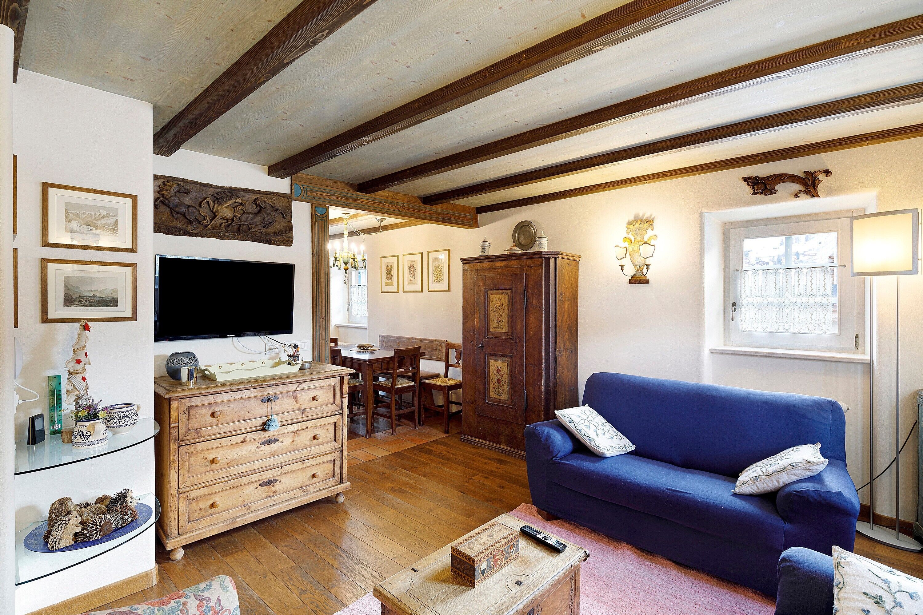 テレビ、卓球台