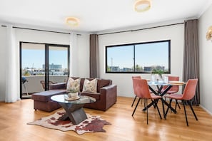 Apartment (2 Bedrooms) | Interior - Cape on Popham 21B (Cape Town)