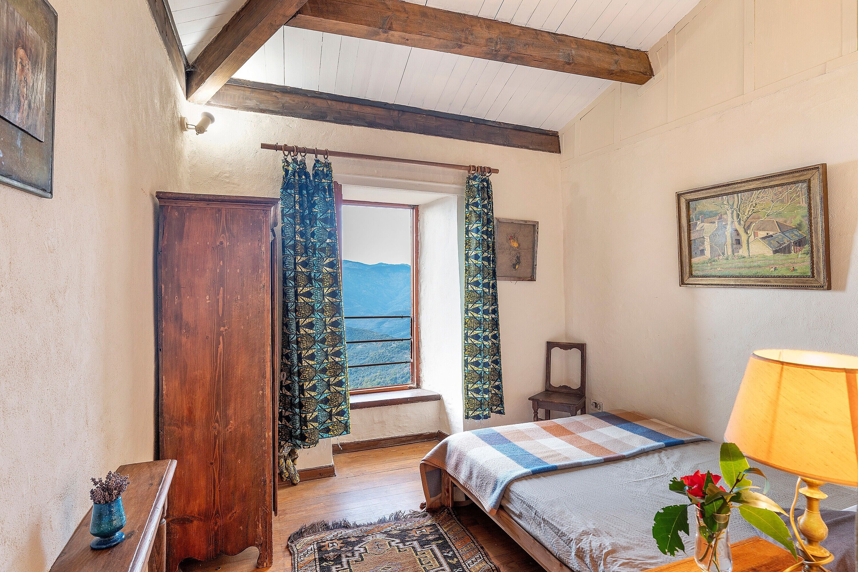 1 bedroom, bed sheets