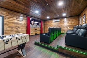 Games room - Mountain Views Retreat|Hot Tub • Views • Game Room (Sevierville)