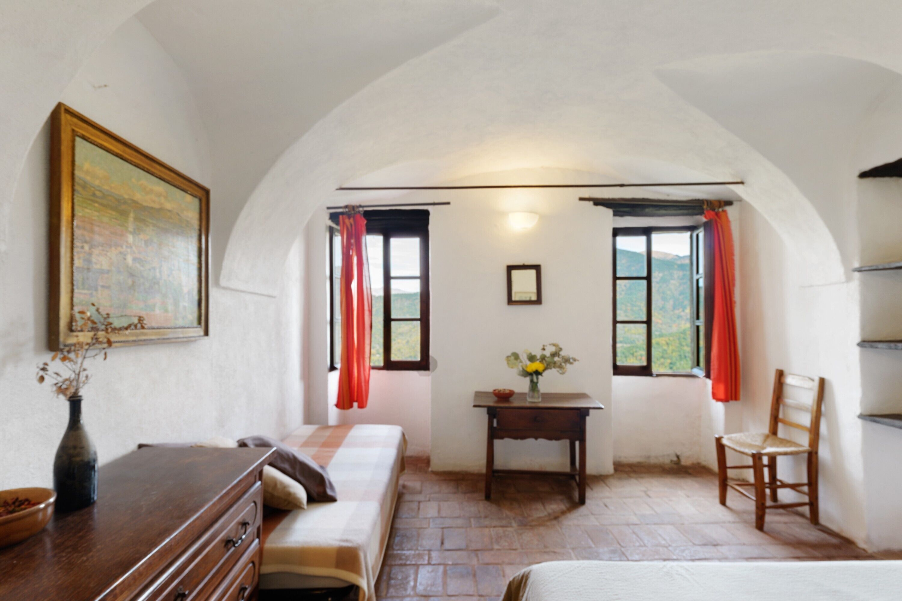 2 bedrooms, iron/ironing board, bed sheets