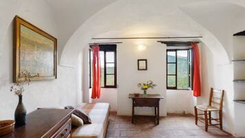 2 bedrooms, iron/ironing board, bed sheets