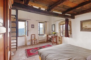 2 bedrooms, iron/ironing board, bed sheets