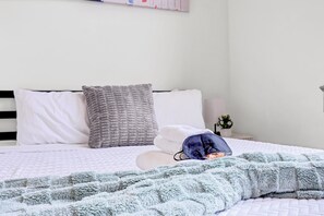 1 slaapkamer, een strijkplank/strijkijzer, wifi, beddengoed