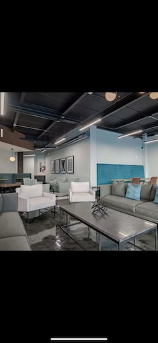 Charming 1 bedroom apartment with fitness center lovely Buckhead