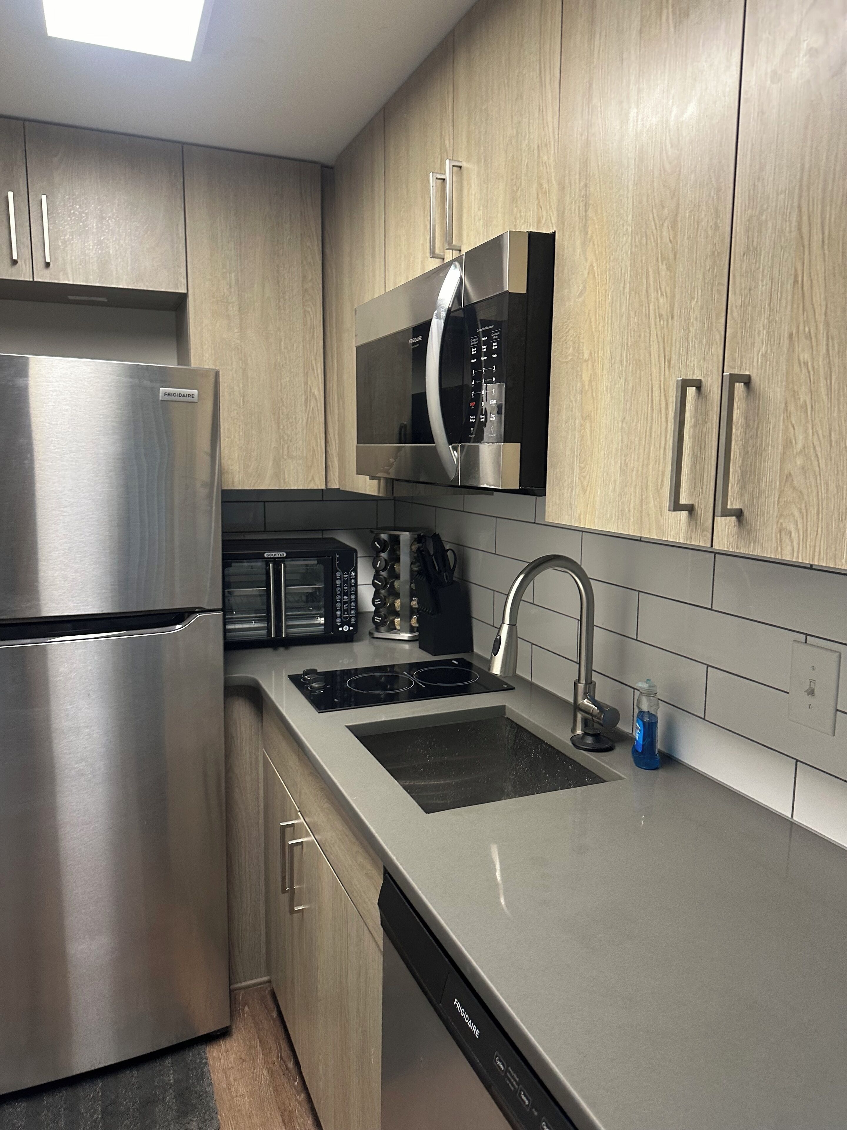 Micro-ondes, four, plaque de cuisson, lave-vaisselle