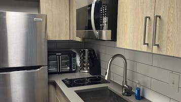 Microwave, oven, kompor, dan mesin pencuci piring