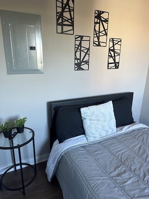 1 غرفة نوم ومكتب وواي فاي مجانًا وملاءات أسرّة