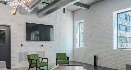 Charming 1 bedroom apartment with fitness center lovely Buckhead