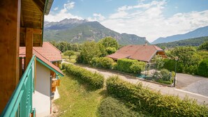 A mountain view with a wooden building and a red-roofed structure. - Duplex apartment, sleeps 10, nature view (Giez)