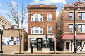 Exterior - NEW Midterm Furnished Rental - 32+Days! - North Center Chicago (Chicago)