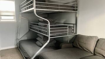 2 bedrooms, iron/ironing board, bed sheets