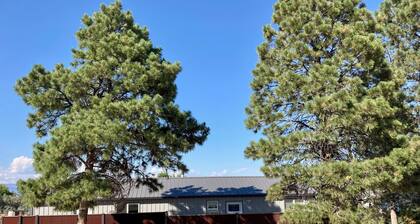 Cozy Country Cottage- 5 beds, private hot tub, smoker grill, stocked kitchen!