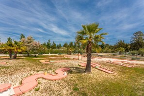 Property grounds - Mobile Home 'Mobilhome 6 Personnes' with Private Terrace, Wi-Fi and Air Conditioning (Hyères)