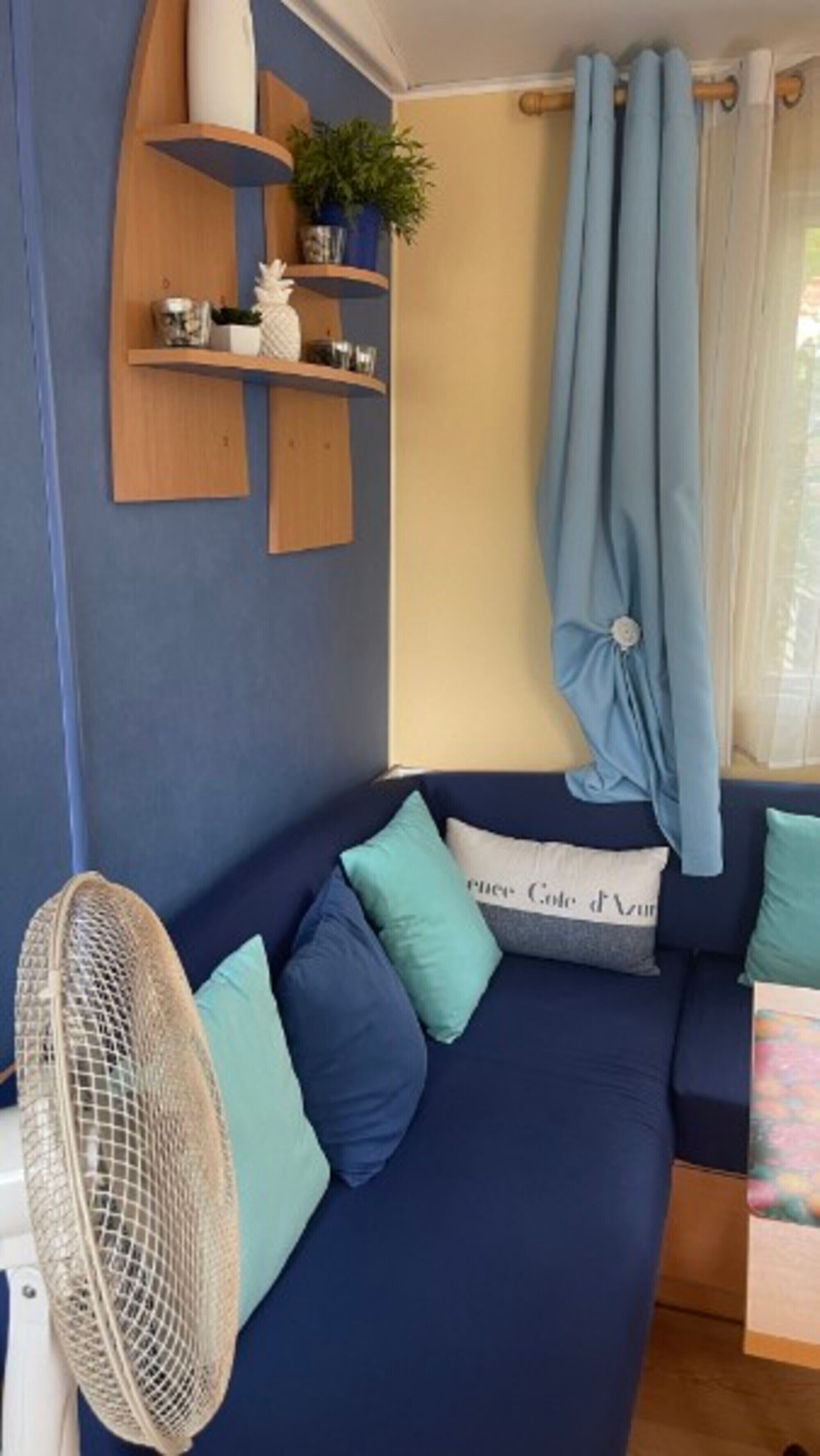 TV, tavolo da ping pong