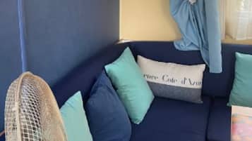 TV, tavolo da ping pong