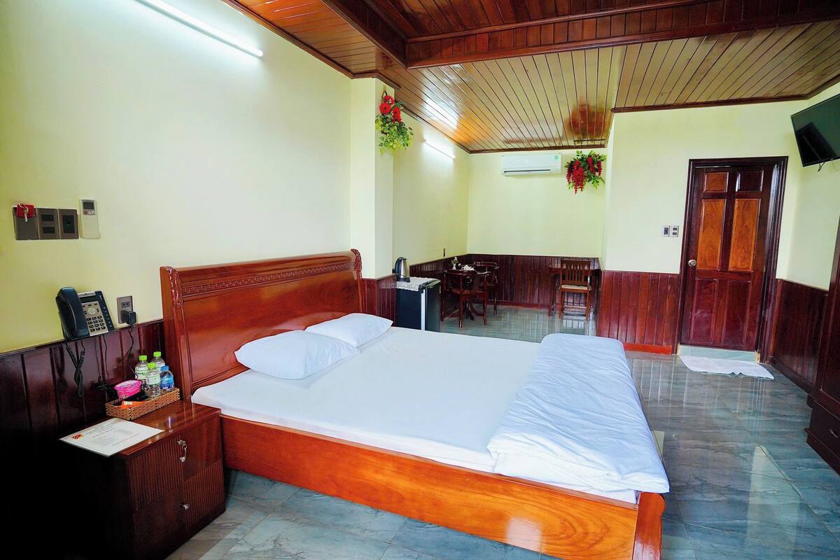 Standard Double Room | In-room safe, blackout drapes, soundproofing, iron/ironing board