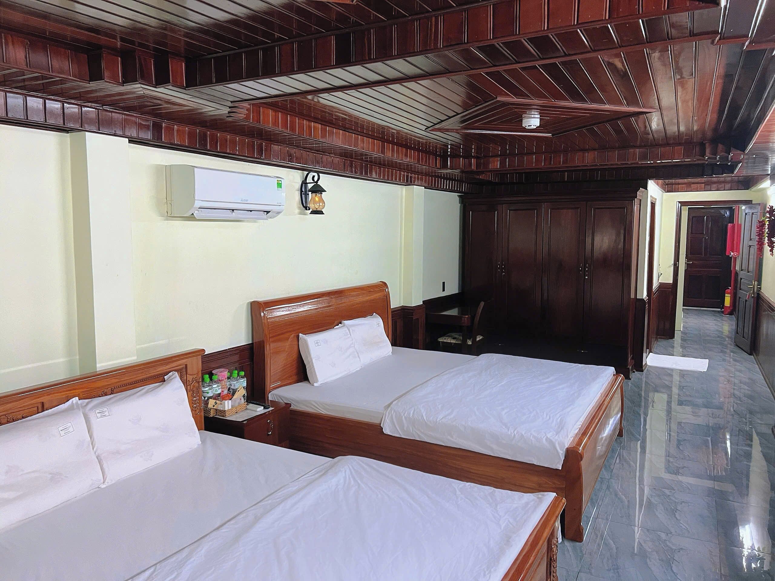 Habitación cuádruple Deluxe, balcón, vistas a la ciudad | Caja fuerte, cortinas opacas, sistema de insonorización