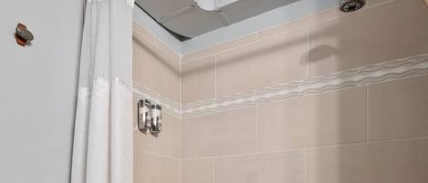 Toallas y papel higiénico