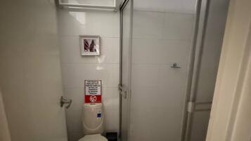 Economy Studio Suite | Bathroom
