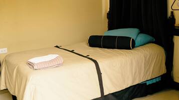 Basic Single Room | Desk, free WiFi