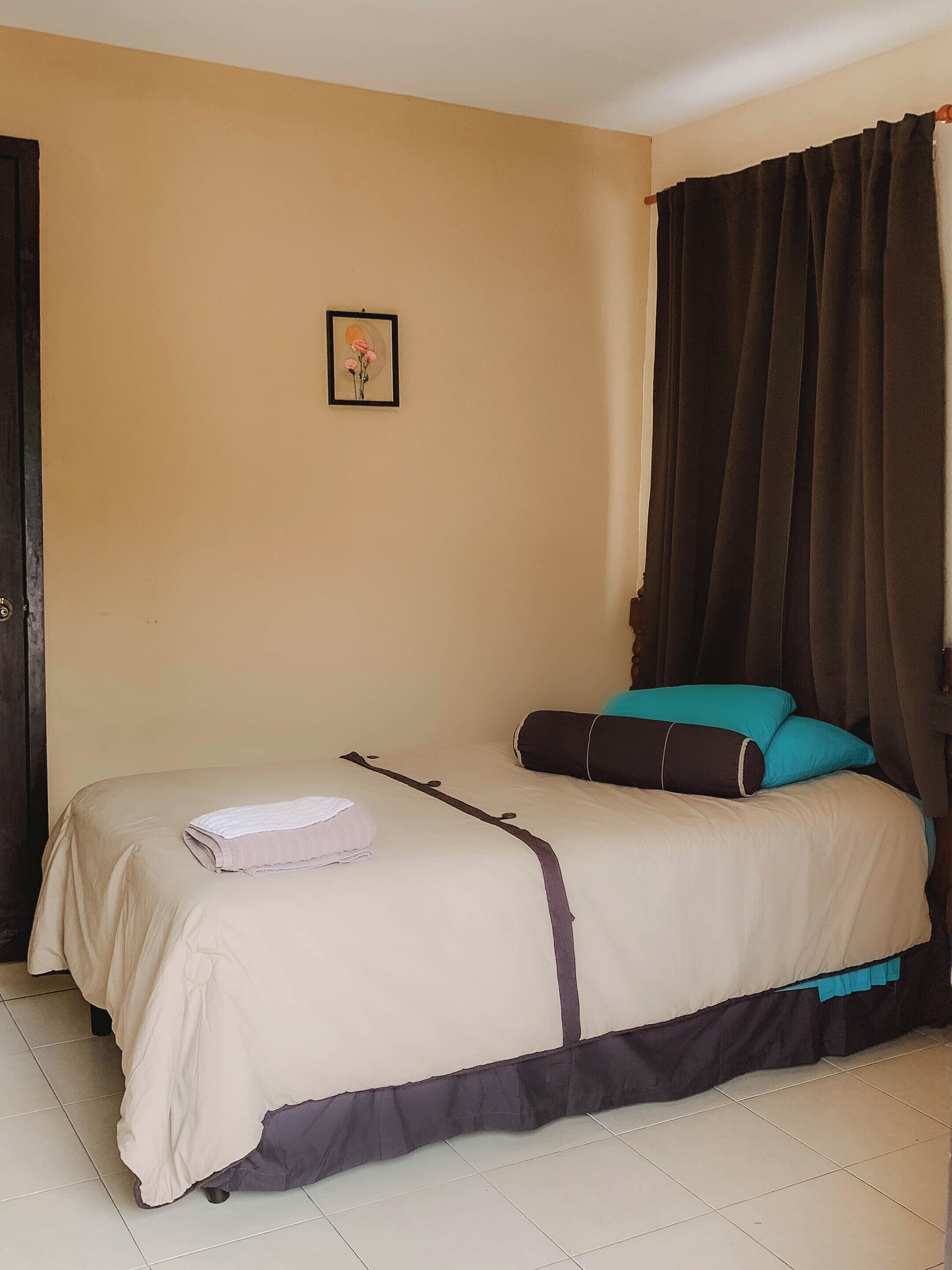 Basic Single Room | Desk, free WiFi