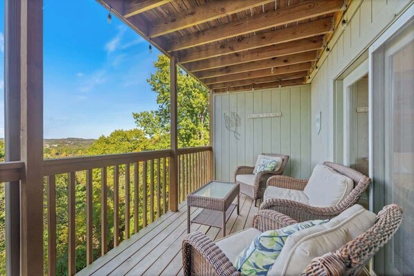 Property grounds - Woodland Retreat~NEAR SDC~ Fishing~Pools~No Stairs (Branson West)