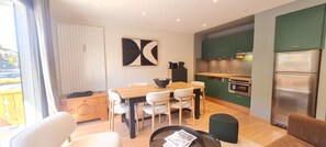 Dining - Stunning apartment in the heart of the resort, sleeps 4, balcony (Les Deux Alpes)