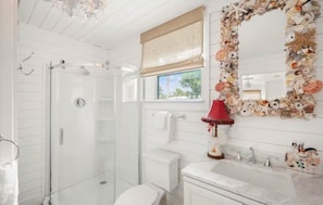 Shower, hair dryer, towels, soap - ELEGANT COTTAGE LESS THAN 2 MILES TO OCEAN (Vero Beach)