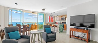 Spectacular, Breathtaking Ocean Views, Perfect for Couples or Families!!