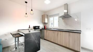 冰箱、微波炉、烤箱、炉灶