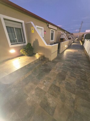 المنطقة المحيطة بالمنشأة