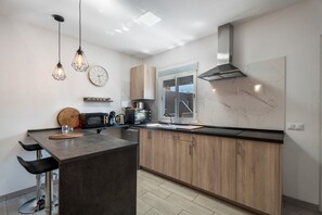 Fridge, microwave, oven, stovetop